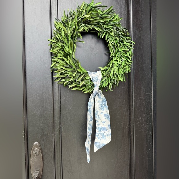 Beautiful Toile Wreath Sash - Picture 2 of 4